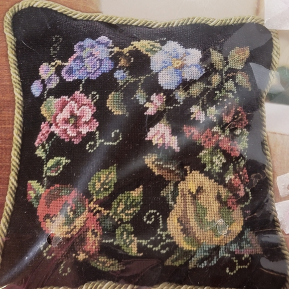 Bucilla Tracy Porter 2005 Needle Point Fruit & Floral Black Kit 4902 Retired - Picture 2 of 12